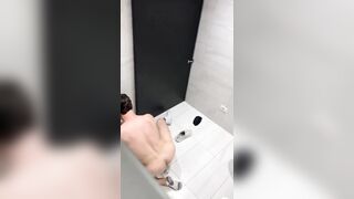 Anh traii và em gasi học cùng trường,trong buổi dạ hội,hai đứa xuất hiện như một cặp