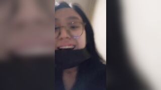 Con đĩ dâm dục kính cận có sở thích nude public ngoài cầu thang chung cư - 1