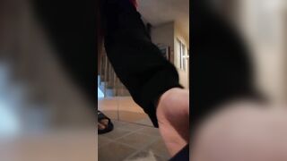 Con đĩ dâm dục kính cận có sở thích nude public ngoài cầu thang chung cư - 2