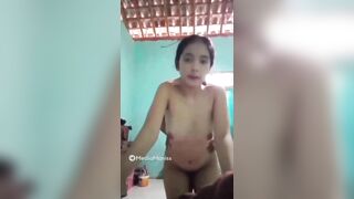 Cặp đôi mới lớn quay clip kỷ niệm lần đầu