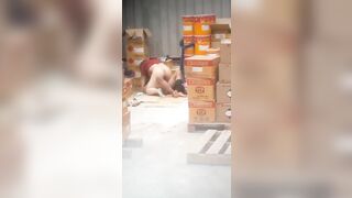 Quay lén chị chủ địt cùng trai trong kho dâm đãng báo luôn cho ông chủ phần 3