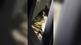 Quay lén anh trai địt nhau với bạn ở phòng khách vú to lồn ngon