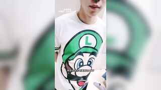 “Đệt mợ thằng da đen mày làm đau vợ tao rồi”