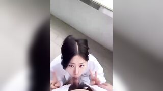 Hết giờ học lôi con lớp trưởng ra ban công bắt nó bú cu cho - phê không tưởng