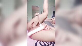 Rau sinh viên Indonesia bím hồng thủ dâm bằng con cu giả