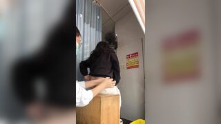 Anh bác sĩ đã cố tình quay lén video tiêm thuốc vào mông trần của 1 bệnh nhân nữ sinh