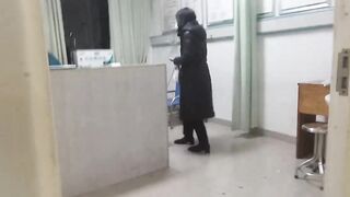 Đi tiêm thuốc ở bệnh viện chị gái bị các bác sĩ quay lén video nhảy cảm.