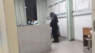 Đi tiêm thuốc ở bệnh viện chị gái bị các bác sĩ quay lén video nhảy cảm.