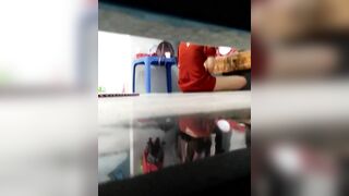 Núp gầm giường quay lén nhỏ e họ thủ dâm còn mấy gương để soi