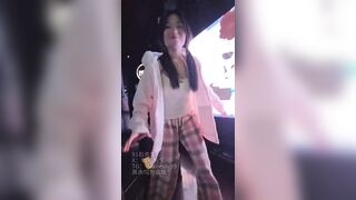 Nữ chính - Em gái dễ thương năm lớp 12 năm 2008, em đi làm ktv