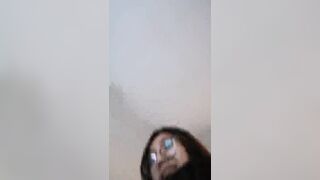 Em teen nứng lồn thủ dâm ngay cầu thang nhém tí bị phát hiện
