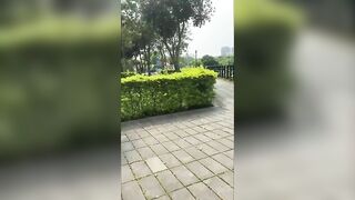 bé loli thực hiện thử thách ra công viên thỉ dâm nhìn kích thích quá