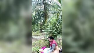 Clip Sex Lén lút địt nhau với bà chị dâu dâm đãng sau vườn