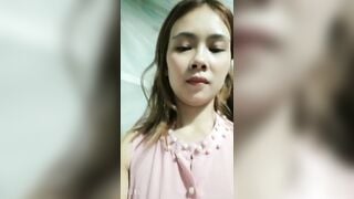 Chị em gần nhà