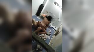 Anh họ 18 tuổi cố gắng đụ em gái 17 tuổi của mình, cái tuổi nứng lồn vô tội vạ.