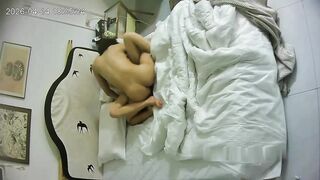 Thằng anh họ khéo bú lồn, bú đến con em gái sướng lồn ưỡn người khoái cảm.