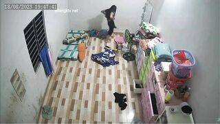 Hack cam động chứa mấy em karaoke tay vịn - 2