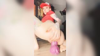 Cưỡi con cu giả bự căng hết cả lồn khít