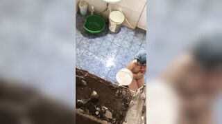 Quay lén em gái tắm 2