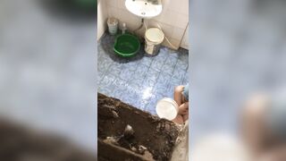 Quay lén em gái tắm 2