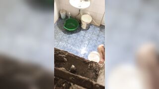 Quay lén em gái tắm 2
