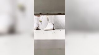 Quay lén toilet nữ 1