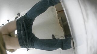 Quay lén wc nữ p 23