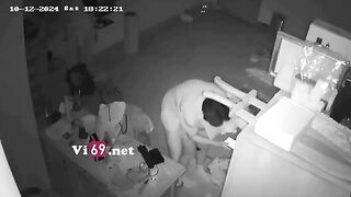 Chồng vắng nhà vợ dẫn người tình về nắc