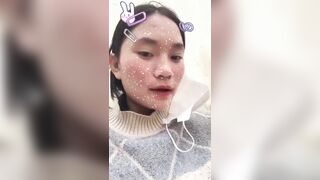 E gái thủ dâm sau trường