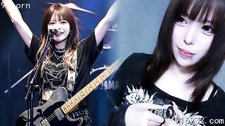 Ca sĩ chính của ban nhạc rock, Amano! Nổi loạn và khát khao, lần đầu tiên xuất hiện t