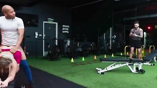 Cho người yêu đi tập gym bị anh cặc to địt cho tê lồn dâm đãng lồn ngập tinh