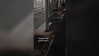 Em gái thủ dâm ngay trạm xe bus