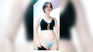 Thiếu tiền e gái lên live nhún nhảy chờ mấy a bo 3