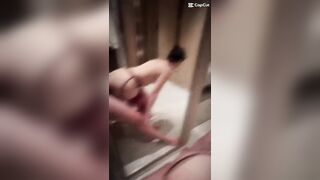 Mẹ mày phải show lồn lm thoả mãn đàn ông để kiếm tiền thay cho thằng bố vô dụng của m