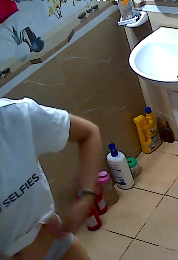 Chị gv tắm 2