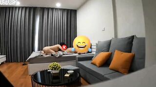 Clip Sex Xuất tinh dầy bím em học sinh đến mức chảy ra ngoài ghế