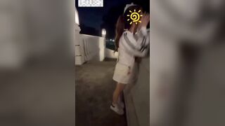 Clip Sex Doggy cô em thích chơi public khiến cái lồn em thắt lại vì nứng
