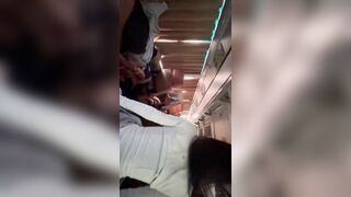 Có việc về quê tự nhiên nứng lồn,lấy lồn ngoáy cặc đụ trai lạ trên xe khách.