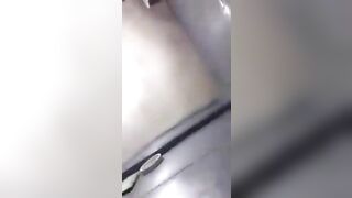 Con em họ 17 tuổi đang bấm điện thoại cứ năng nỉ xin đụ nhưng bị từ chối.