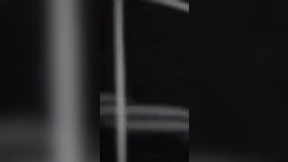 Con em họ 17 tuổi đang bấm điện thoại cứ năng nỉ xin đụ nhưng bị từ chối.