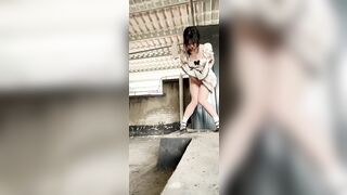 E HS Cấp 3, Vào Nhà Người lạ Đái bậy, Nhét Đuôi Cáo Vào lỗ đít loli dâm đãng
