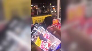 Đang ngoài đường, đừng bật rung mạnh thế thằng chó