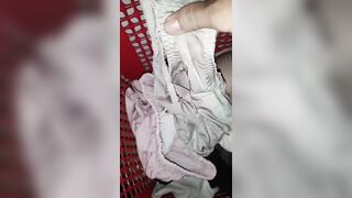 Thủ dâm quần lót chị vợ