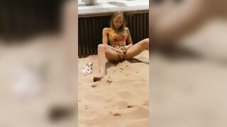 Phố đông ai làm gì làm e thì cứ xoa lồn thủ dâm