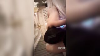 "Chờ chút nữa đút vào từ phía sau nhé, mông em đẹp mà"