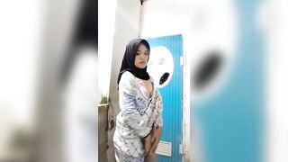 Vú to thủ dâm 244
