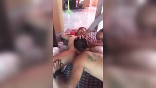 2 thằng anh họ đè bú lồn em gái 16 tuổi thật ngon lành.