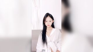 Em rau 2k9 mình dây hàng non khoe hàng thủ dâm trên live