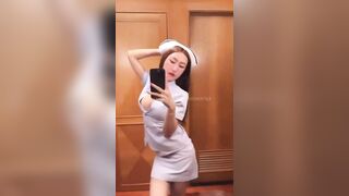 Em y tá vú to khủng lồn múp thủ dâm cho bệnh nhân xem
