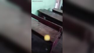 Một thằng quay một thằng chịch em nữ sinh vào giờ ra chơi